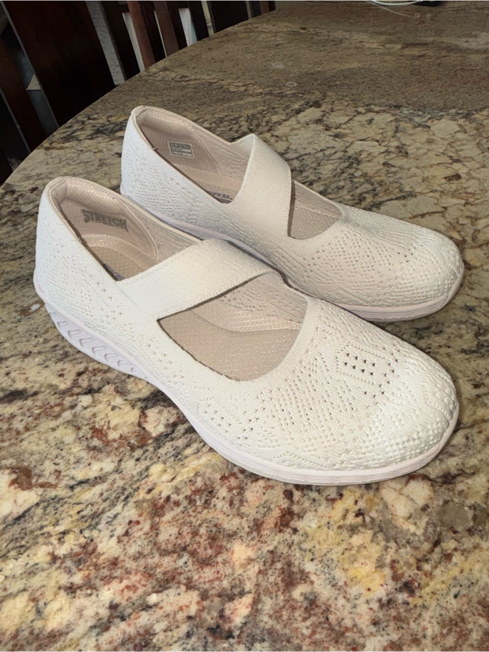 Skechers slip on shoes sz 9.5 EXCELLENT